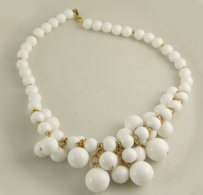 Trifari Beaded White Chunky Necklace Unique vintage antique Etsy