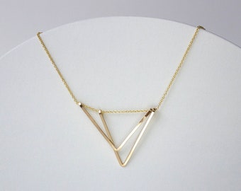 Collier Art déco, géométrique en or fait à la main, triangle, argent sterling, remplissage en or 14 carats, bijoux délicats et minimalistes, cadeaux pour elle, pour eux