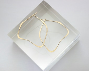 Or minimaliste fait main, Boucles d'oreilles tendance légères, Doré, Organique, Bijoux L.Greenwalt, Géométrique, Enfile-aiguille, Cadeaux pour elle, eux