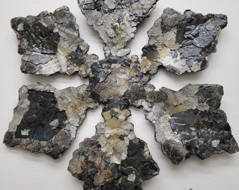 MOONCRUST Metal Snowflake Wall Art