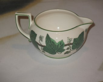 Wedgwood Napoleon-klimopkan / crèmekan