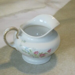 美しい Wm Guerin & Co Limoges France クリーム ピッチャー / クリーマー 美しいバラの模様