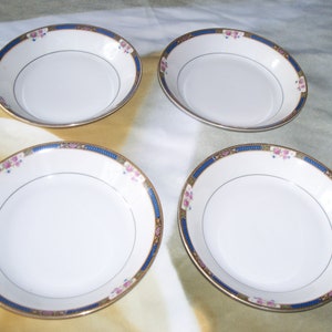 Vintage Hutschenreuther Selb Bavaria Set of 4 Gold Trim Soup Bowls