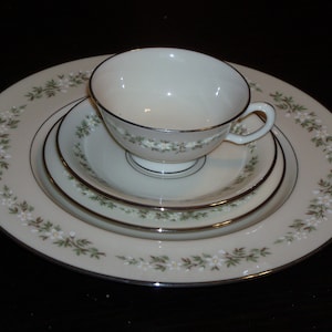 Lenox Brookdale 4 pc Place Setting 10 1/2 inch Dinner Plate 6 1/4 inch Bread Plate Cup and Saucer