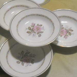 Set of 4 Homer Laughlin Eggshell Georgian Open Rose 8 1/4 inch Soup Bowls