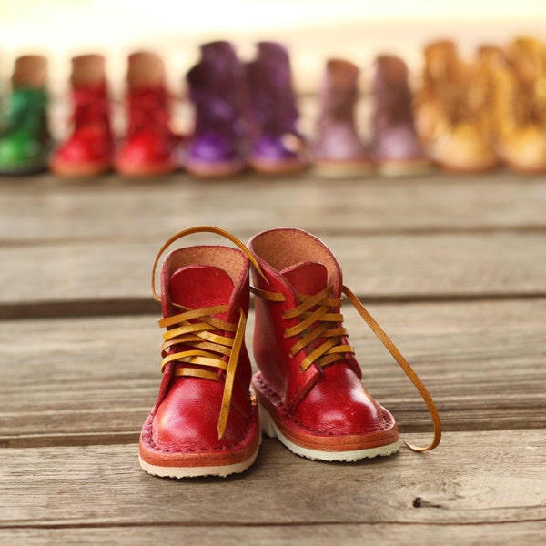 Red shoes for doll 8.5cm