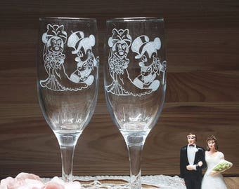 Couples Hand Engraved Champagne Flutes, Hand Engraved Valentine's day Gift, Perfect Valentine's Day Wedding Gift