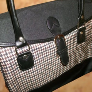 Purse Houndstooth Plaid Vinyl  Preppy 1970s Vintage Handbag Black Neutrals Envelope Purse Cosmetic Bag Set Ipad Tote  School Work Lunch Bag