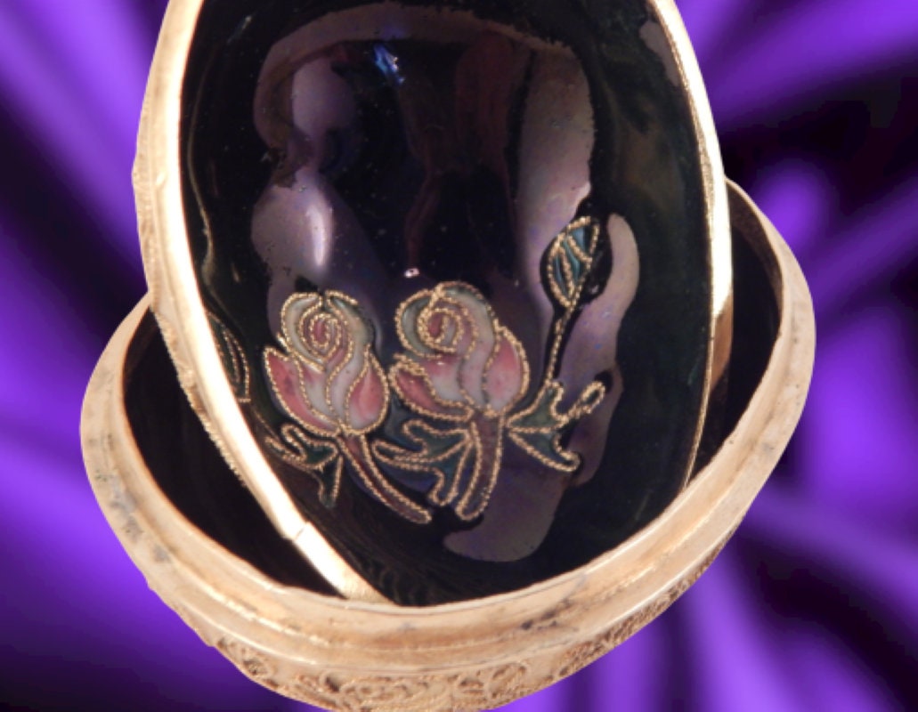 Golden Easter Egg Cloisonné Trinket Box Covered Ring Dish Vintage 1980 Gold Metal Floral Enamel Floral Interior Feminine Vanity Home Decor