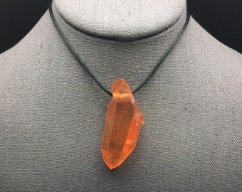 Tangerine kwartskristal hanger, natuurlijk oranje helder kwartskristal punt met groot gat geboord past op ketting, ruwe kristallen ketting