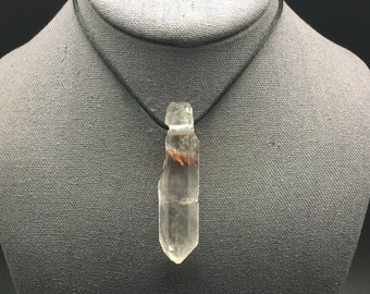 Colgante de cristal de cuarzo, punto de cristal de cuarzo transparente crudo de 2,75 pulgadas con orificios grandes perforados que se ajustan a la cadena, collar de cristal crudo