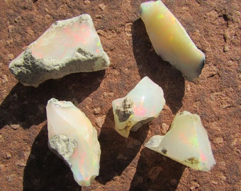 5 rohe Opalsteine 4,9 Gramm äthiopischer Welo Opal in Matrix Rohoopal Rohstein Regenbogen Feueroopal, Lapidary, Rohkristalle und Steine