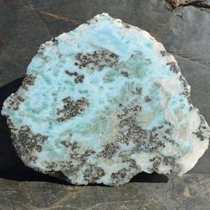 Larimar Stein 4,75 Zoll, Rohe Larimar Platte Einseitig poliert, Seltener Blauer Larimar Stein aus der Dominikanischen Republik, Rohsteine, Felsen & Mineralien