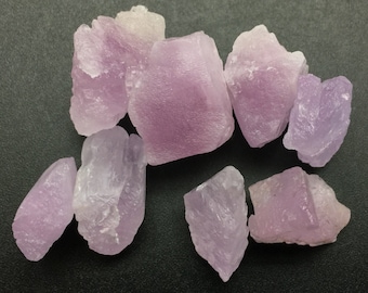 8 個の生クンツァイト結晶 83 グラム 高品質バイオレット/ピンク クンツァイト結晶、クンツァイト石、生の結晶と石、岩石と鉱物、宝石