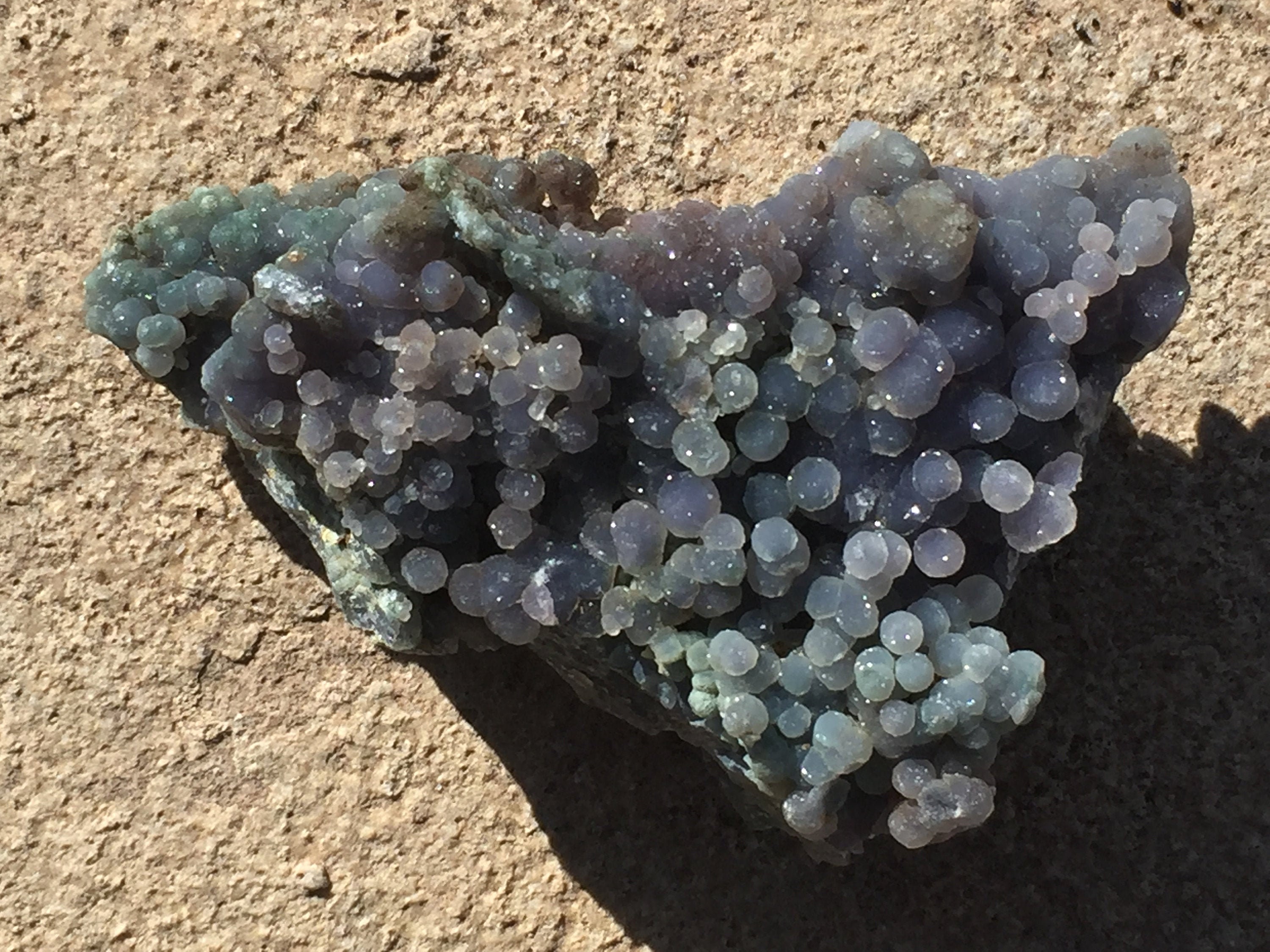 Trauben Achat 80mm, 98 Gramm Lila Chalcedon Botryoid Crystal Cluster, Trauben Achat Rohstein, Rohe Kristalle und Steine, Gesteine und Mineralien