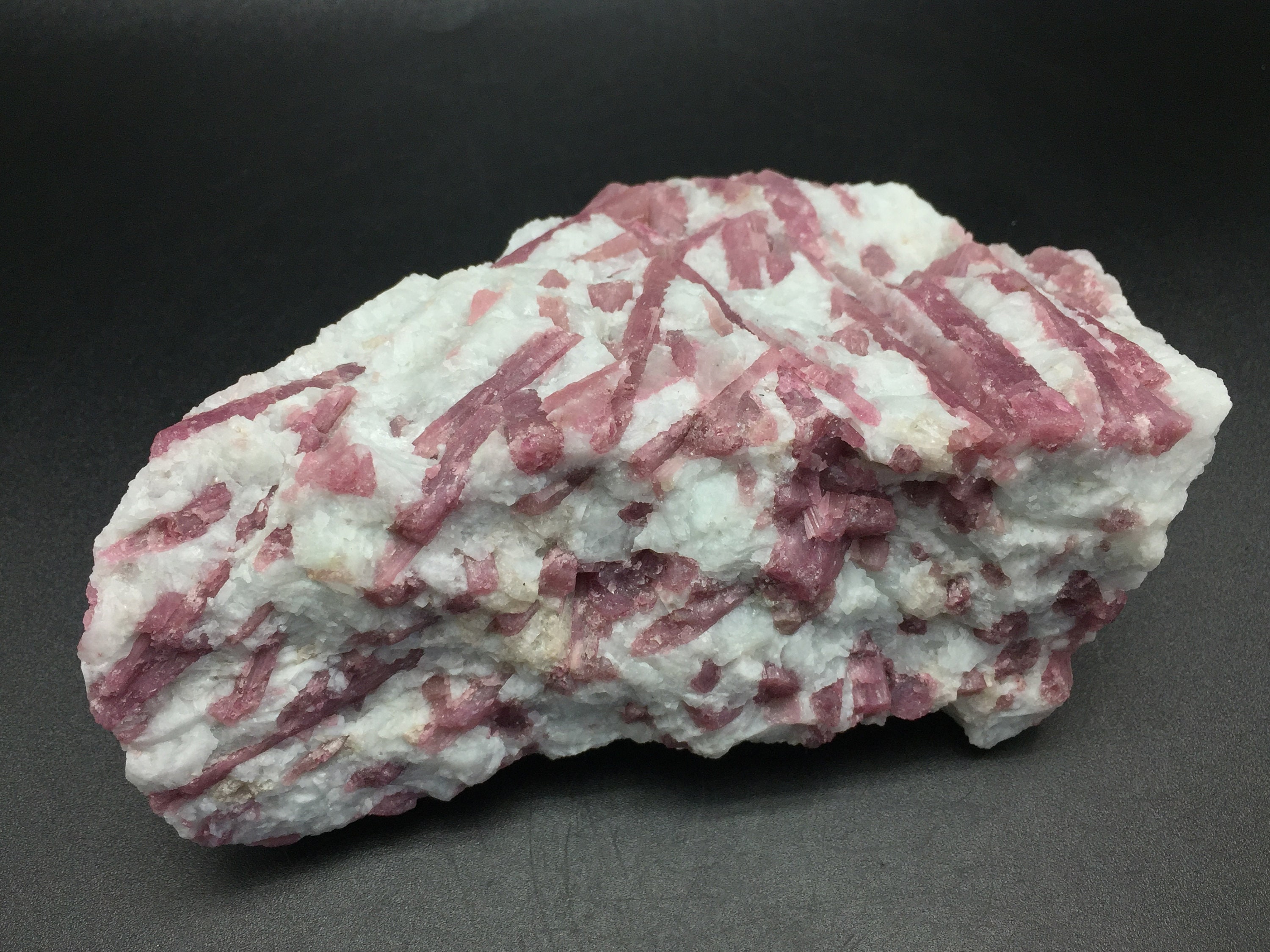 特大ルベライトトルマリン標本、6.25インチの原石ピンクトルマリン結晶