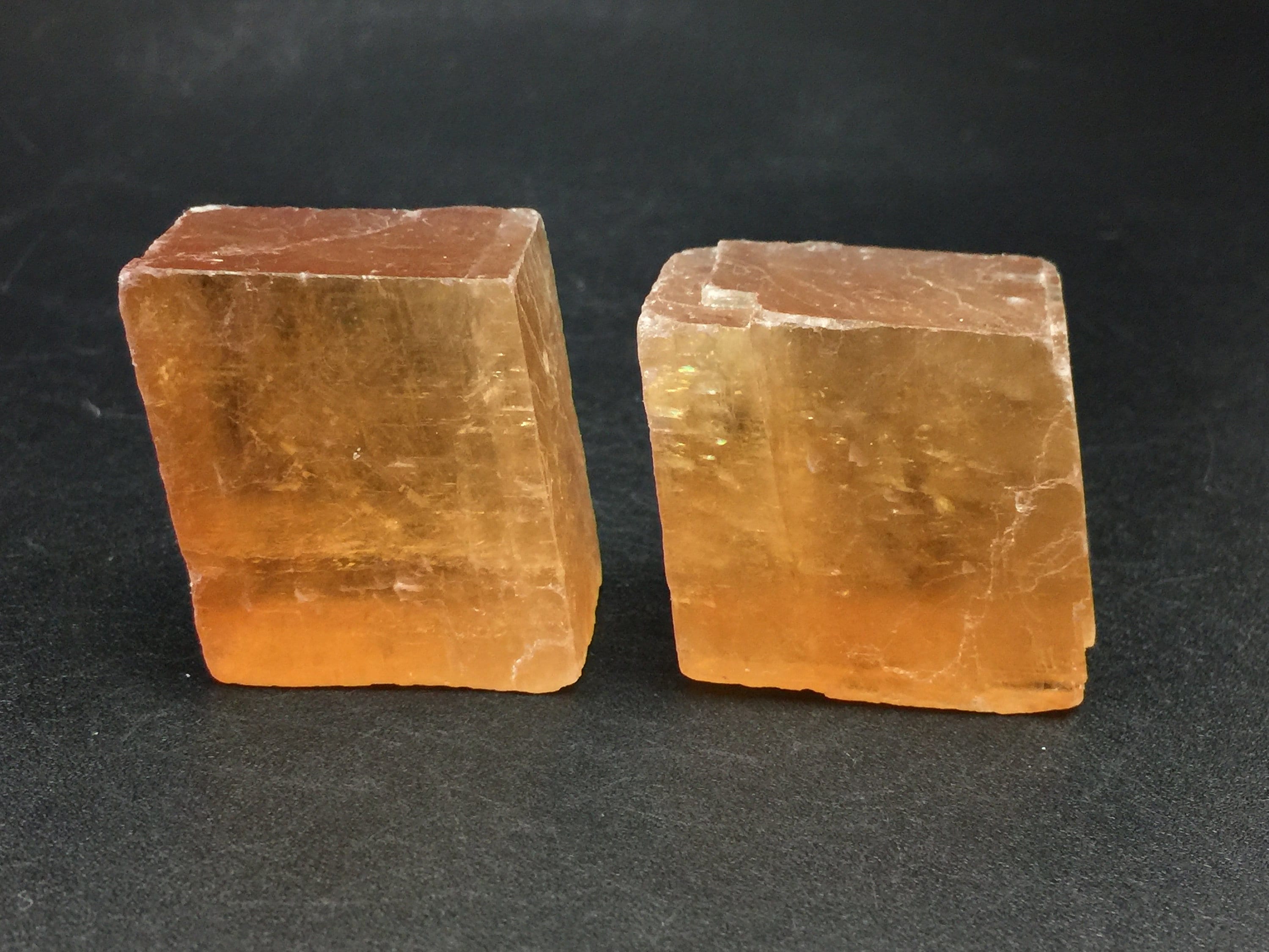 2 cristales de calcita ámbar, cristales romboidales de calcita naranja de  alto grado, ventana óptica de calcita, cristales y piedras en bruto, rocas  y minerales - Etsy México, image size:3000x2250