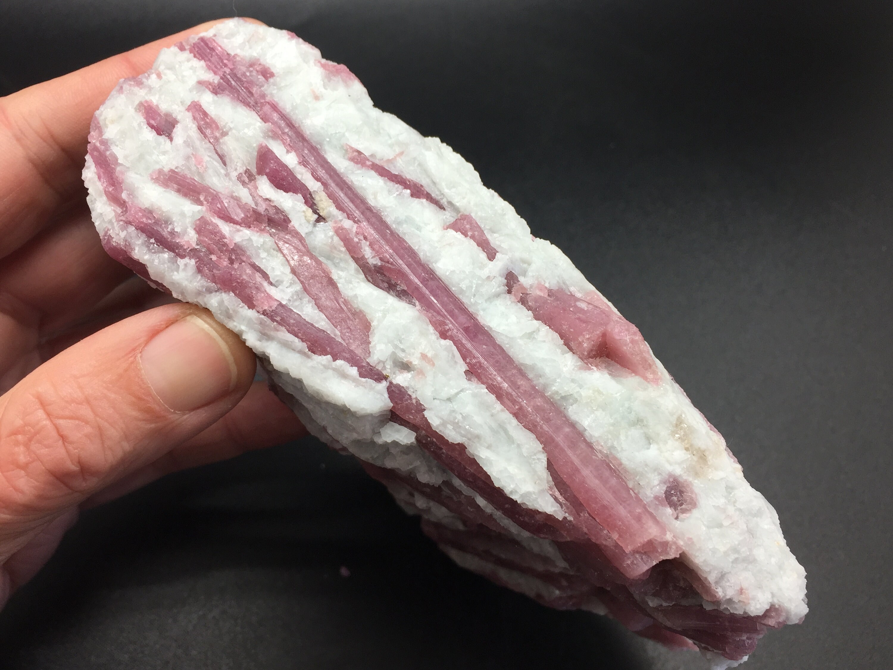 特大ルベライトトルマリン標本、6.25インチの原石ピンクトルマリン結晶