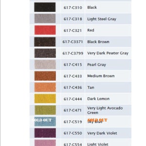 Puede incluir: Carta de colores con muestras de tela en varios colores, incluyendo blanco, negro, rojo, marr&oacute;n, gris, marr&oacute;n, amarillo, verde, azul, morado y rosa. Cada muestra est&aacute; etiquetada con un nombre de color y un c&oacute;digo correspondiente.