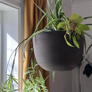 Jardinière suspendue en grès brun foncé/gris : poterie en céramique moderne, exonération des droits de douane américains