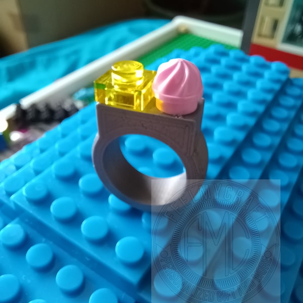 Lego Ring Minifiguren Set von zwei benutzerdefinierten Ring personalisierte Größe Schmuck Ziegel Schmuck Geschenk für Him / Her Erwachsenen Fan von LEGO® oder AFOL