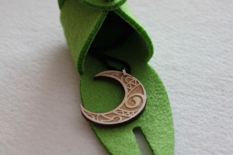 Ireland Celtic Ornament Celtic Moon Necklace with Felt Gift Box