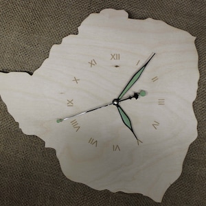 Benutzerdefinierte einzigartige maßgeschneiderte Simbabwe Form Uhr Simbabwe Karte aus Holz personalisierte Geschenk einzigartige Andenken maßgeschneidert