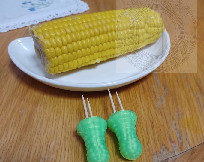 Corn cob holder in a set of 2