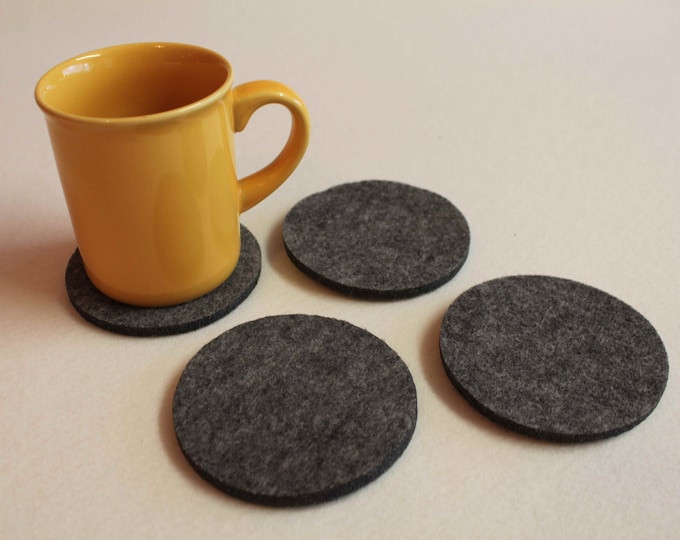 Felt Coaster Simple Shape Circle or Quadrat  Set of 4    NEW thicker 5 mm water absorbing modern home decroations