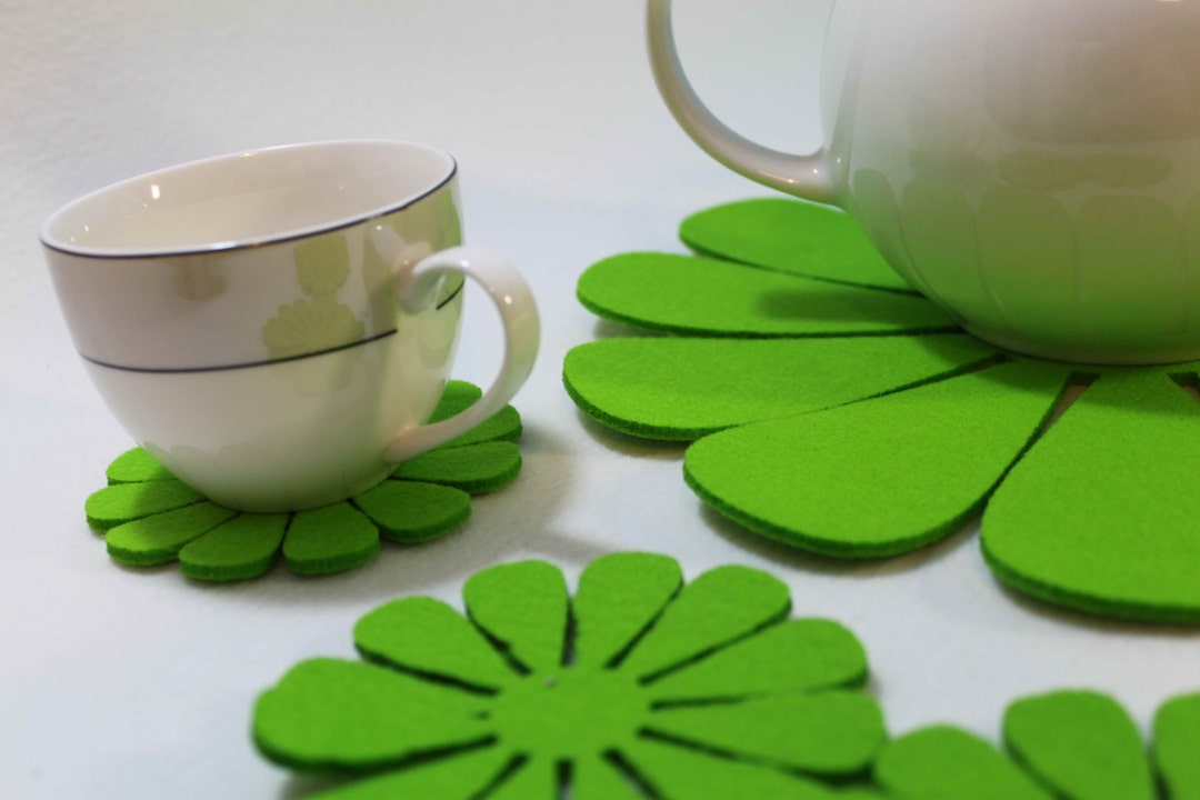 Elegant Daisy Delight Set of 16 Laser Cut Felt Placemats for a Stylish