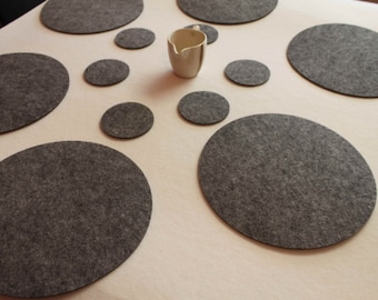 Juego de 2 manteles individuales y posavasos de fieltro con forma circular de forma simple