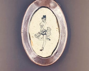 Pinup small oval ring plate