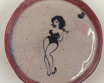 Pinup  porcelain round plate
