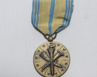Vintage US Army Armed Forces Reserve Service Medal