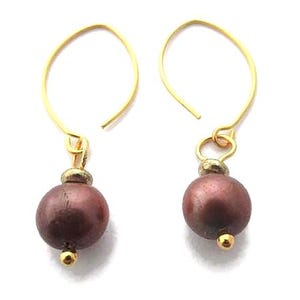 Brown Pearl Earrings, Freshwater Pearl Drop Dangle, Minimalist Brown Earring, Curved Gold Ear Wires, Chocolate Pearl Dangle, Pearl Drop