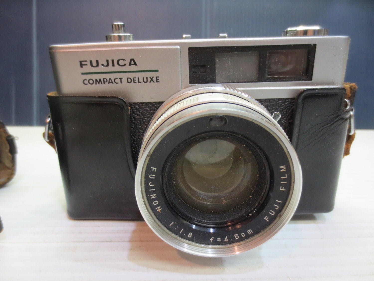 希少ゴールデン❤️Fujica Compact Deluxe❤️フィルムカメラ Fujica Compact Deluxe Review - Fujifilm's Most Unusual 35mm