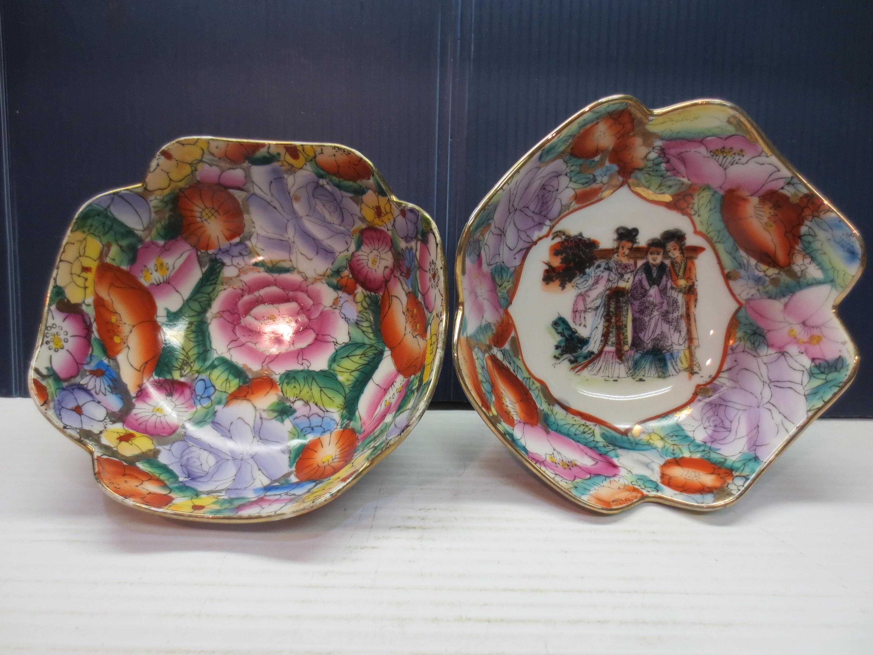 Two Chinese Bowls With The Zhongguo Zhi Zao Mark Etsy