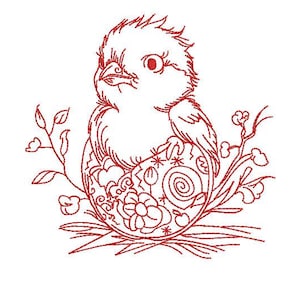 以下が含まれることがあります： 赤い刺繍デザイン。花柄で飾られた卵から出てくるヒナ。ヒナはふわふわの頭をしており、葉や花の小枝に囲まれています。すべて詳細な線画スタイルで描かれています。