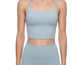 Top deportivo de yoga con tirantes finos