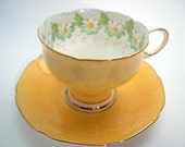 Paragon quot Margot quot Tea cup And Saucer, Yellow tea cup with daisies, Double Warrant ParagonTea cup set.