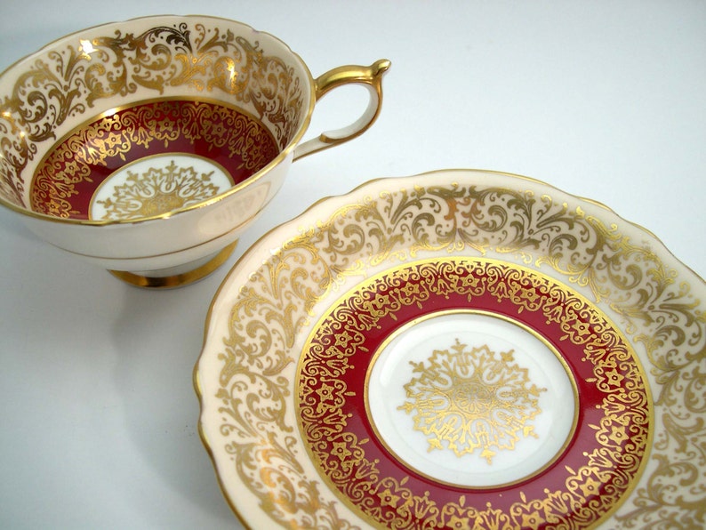 Antique 1940's Paragon Tea cup And Saucer, Maroon Red with gold tea cup, Gold scroll tea cup set, Gold Medallion image 4