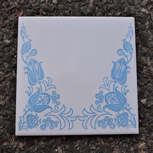 Vintage Keramik Wandfliesen von neuen alten Lager / Set von 4 Fliesen / Floral Muster Wandfliesen hergestellt in der UdSSR 1970-80er Jahre