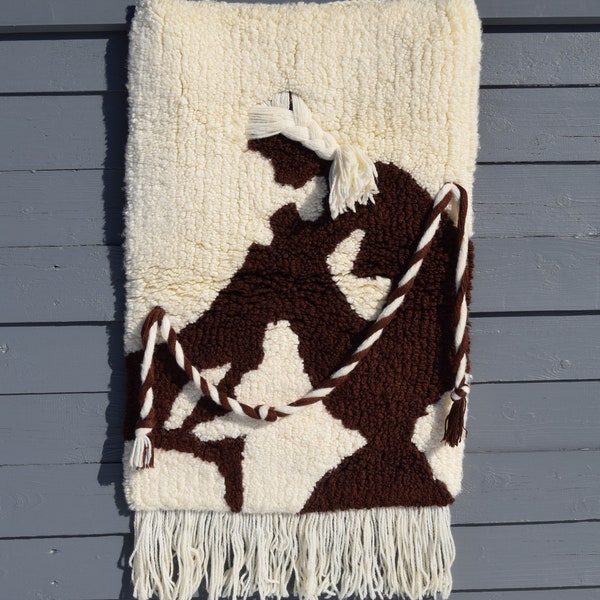 Woolen rya rug / Tapestry with the image of a girl in the seaside / Beautiful vintage woolen carpet / 80 x 52 cm / 31,5 x 20.5 "