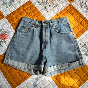 90s - LEVI'S - Medium Wash Cuffed Denim Shorts, Small 27