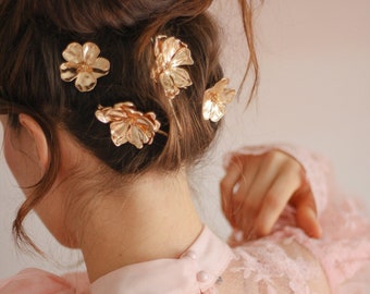 gold flower hairpin gold tone floral pin oversized gold flower hairclip bobby pin