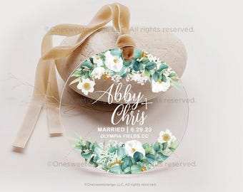 Acrylic Married Ornament Gift Newlywed Gift Mr & Mrs Christmas Ornament Personalized Mr Mrs Wedding Ornament Wedding Gift Keepsake No.378