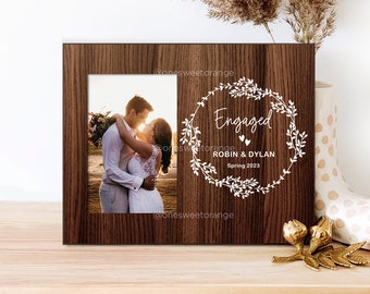 Marco de fotos de compromiso Marco de compromiso personalizado Marco de compromiso Regalo de compromiso personalizado Regalos para recién comprometidos Regalo de ella dijo que sí 5.