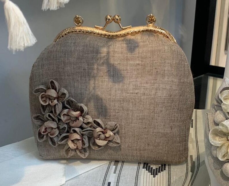 Borsa a mano color cappuccino con fiori primaverili, borsa da ballo, serata fuori, borsa da sera, fatta a mano, borsa di canapa, borsa da notte, borsa da sposa immagine 3