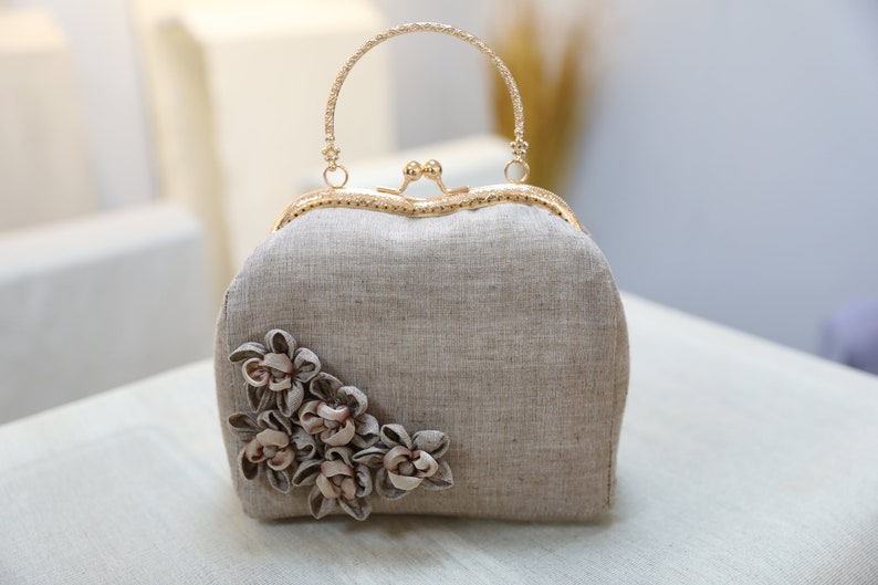 Borsa a mano color cappuccino con fiori primaverili, borsa da ballo, serata fuori, borsa da sera, fatta a mano, borsa di canapa, borsa da notte, borsa da sposa immagine 4