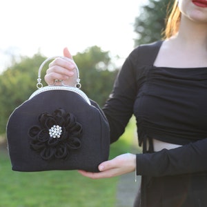 Black Flower Design, Hand Purse , Wrist Purse Prom Purse, Night Out, Evening Purse, Handmade , Hemp Purse, Night Purse, Wedding Purse zdjęcie 4